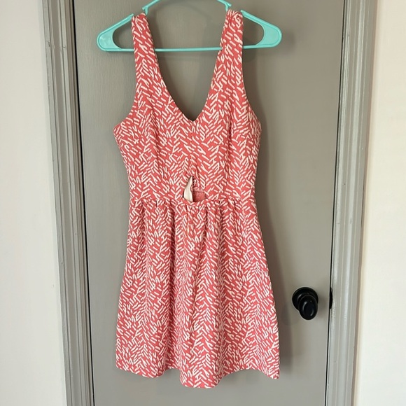 Francesca's Collections Dresses & Skirts - Francesca’s Miami Geometric Sleeveless Sun Dress with cut out